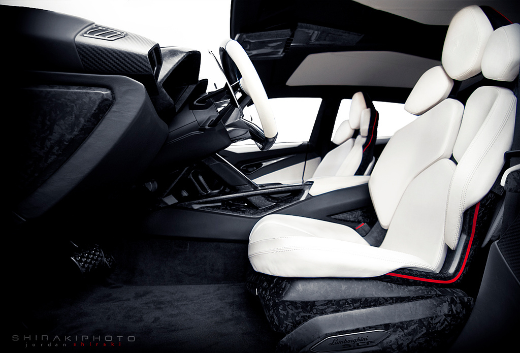 Lamborghini Urus Interior - 6SpeedOnline