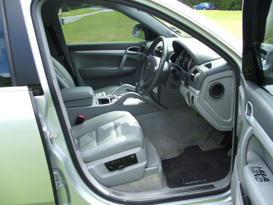 Name:  porsche cayenne turbo 012.jpg
Views: 116
Size:  200.3 KB