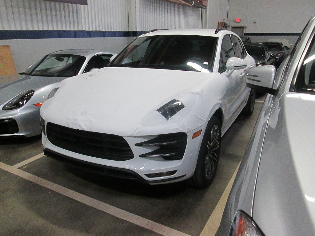 Click image for larger version

Name:	Exterior.front.Macan.JPG
Views:	97
Size:	1.02 MB
ID:	419316