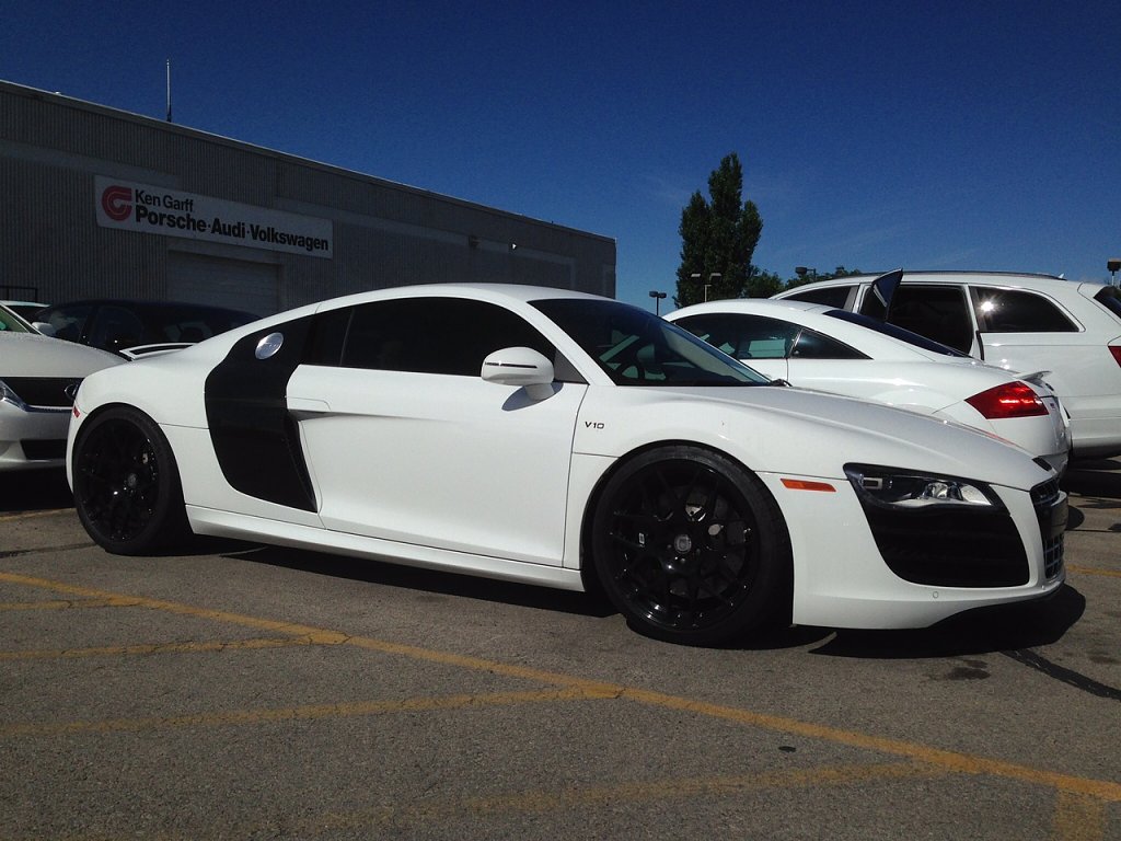 Click image for larger version

Name:	2010 Audi R8 1.jpg
Views:	689
Size:	377.3 KB
ID:	420154