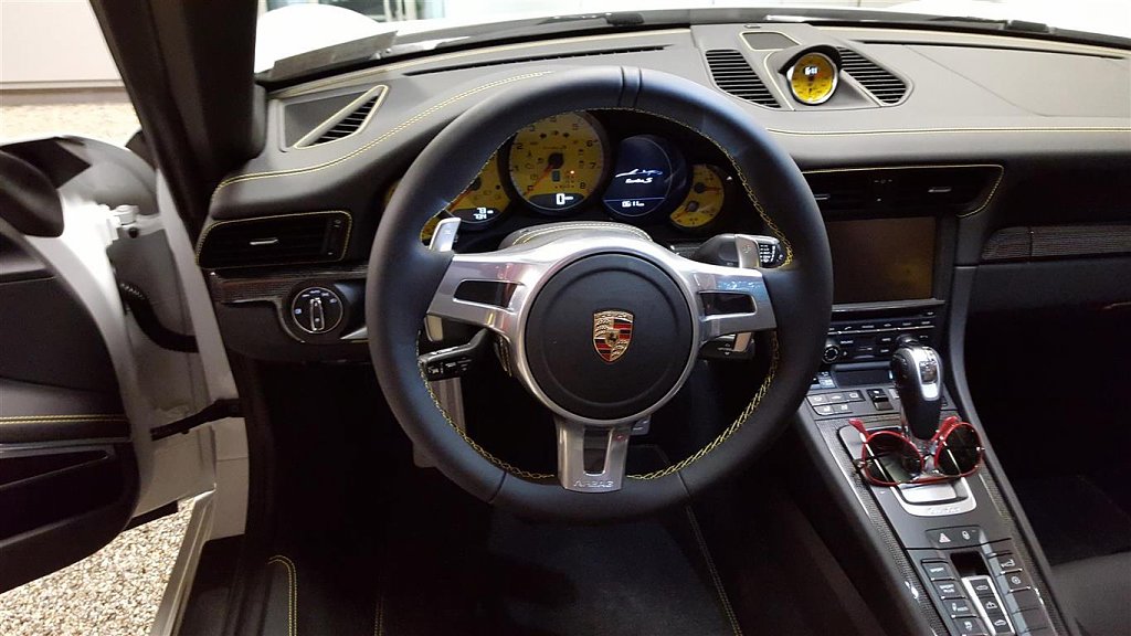 Click image for larger version

Name:	991 Turbo S Cab (7).jpg
Views:	117
Size:	137.2 KB
ID:	422583