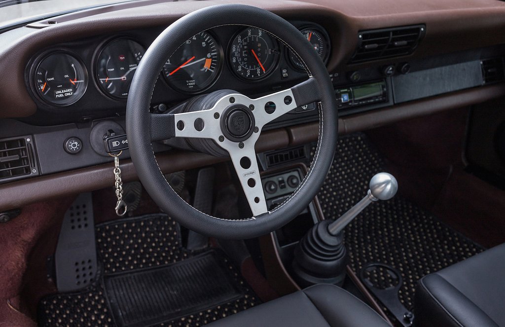 Click image for larger version

Name:	13Steering wheel3.jpg
Views:	137
Size:	940.3 KB
ID:	424771