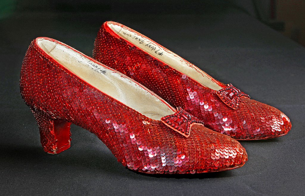 Click image for larger version

Name:	ruby-slippers.jpg
Views:	82
Size:	791.9 KB
ID:	440563