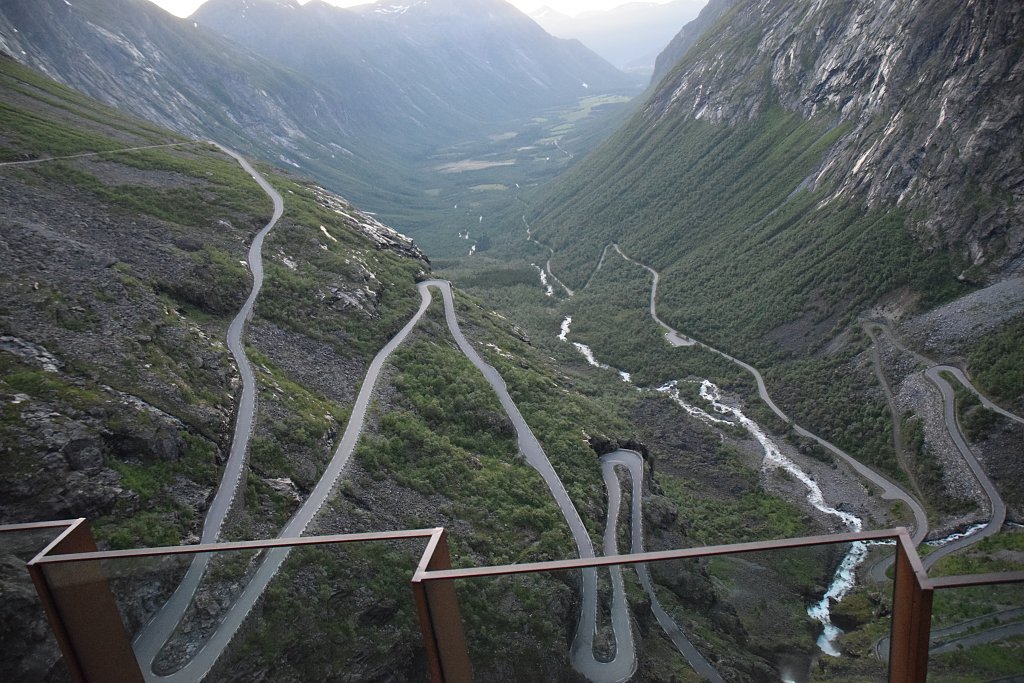 Click image for larger version

Name:	Trollstigen fra utsiktspunkt.jpg
Views:	218
Size:	3.38 MB
ID:	454097