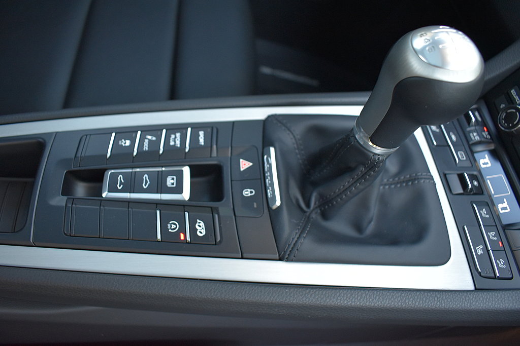 Click image for larger version

Name:	Shifter and Center Console.JPG
Views:	98
Size:	583.0 KB
ID:	479242