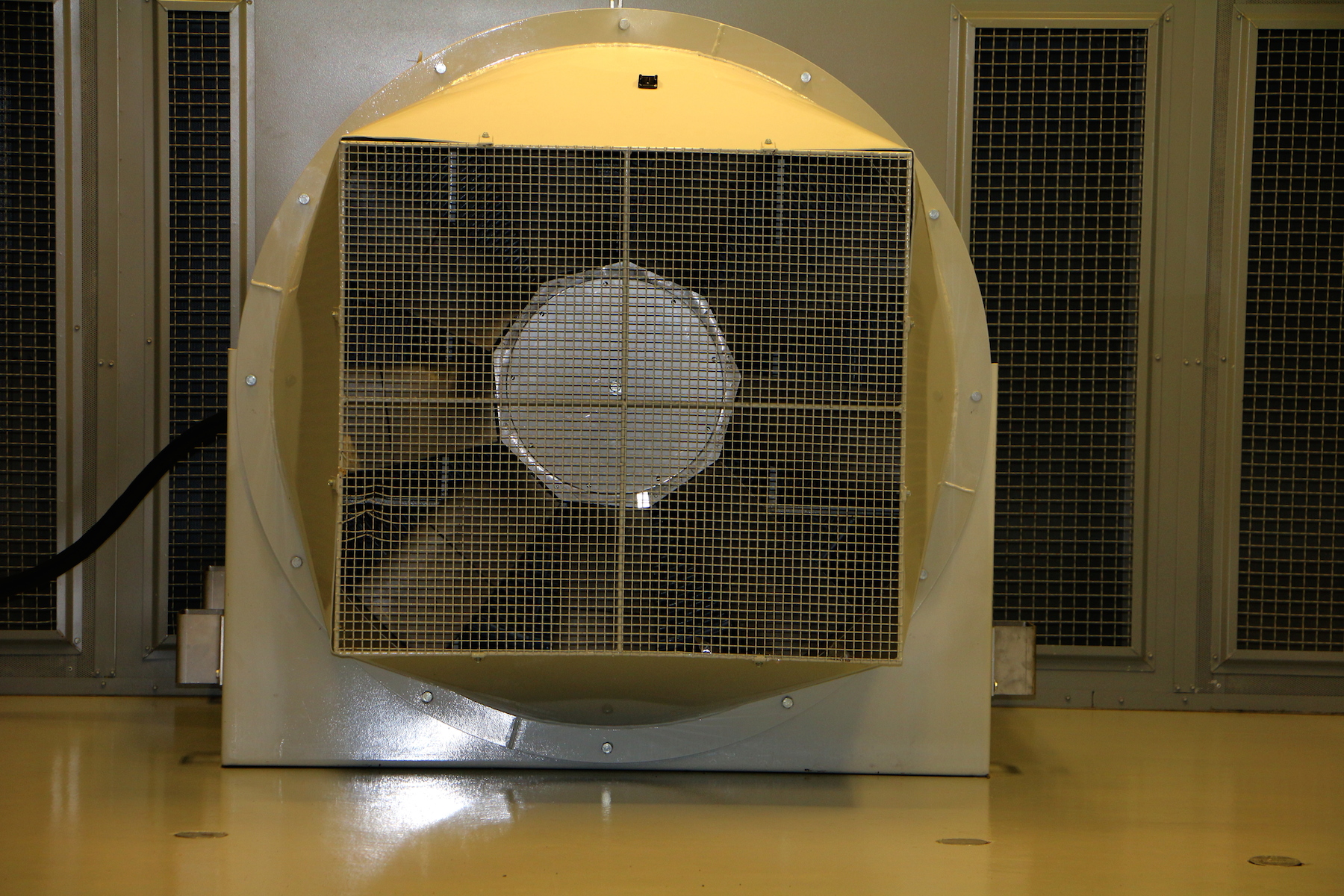Name:  World_Motorsports_Wind_Tunnel_Dyno_Front_Fan_stopped.jpg
Views: 42
Size:  1.29 MB