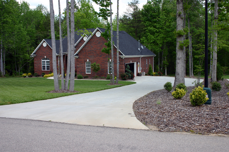 Name:  5-4-08frontofhouse3-small_zps5e25904e.jpg
Views: 71
Size:  530.3 KB