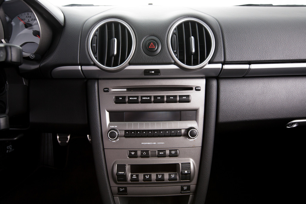 Name:  Garen%20I%20Porsche%20Cayman%20S-5_zps5im6cuni.jpg
Views: 116
Size:  208.9 KB