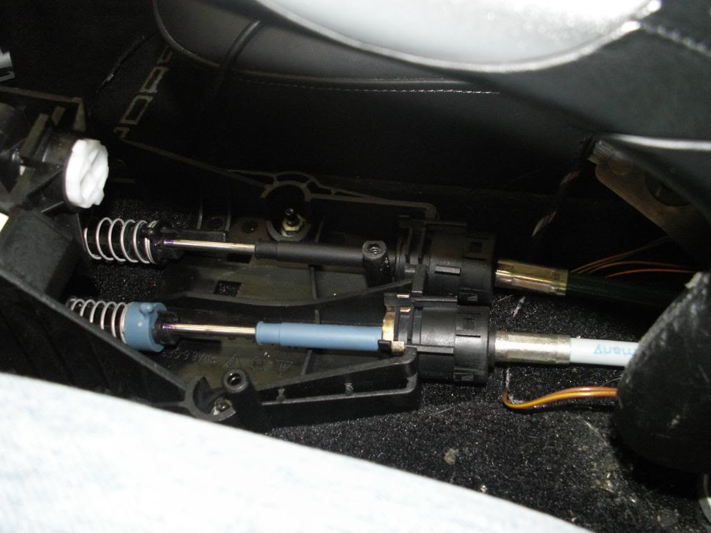 Name:  Cablesmountedinbase1.jpg
Views: 1909
Size:  75.5 KB