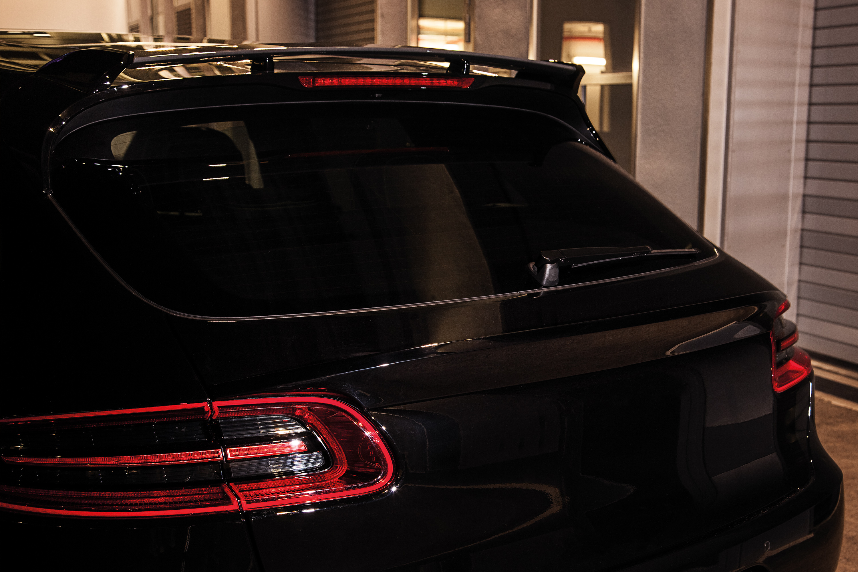 Name:  Macan%20Rear%20Roof%20Spoiler_zpsralfjj3n.jpg
Views: 55
Size:  1.96 MB