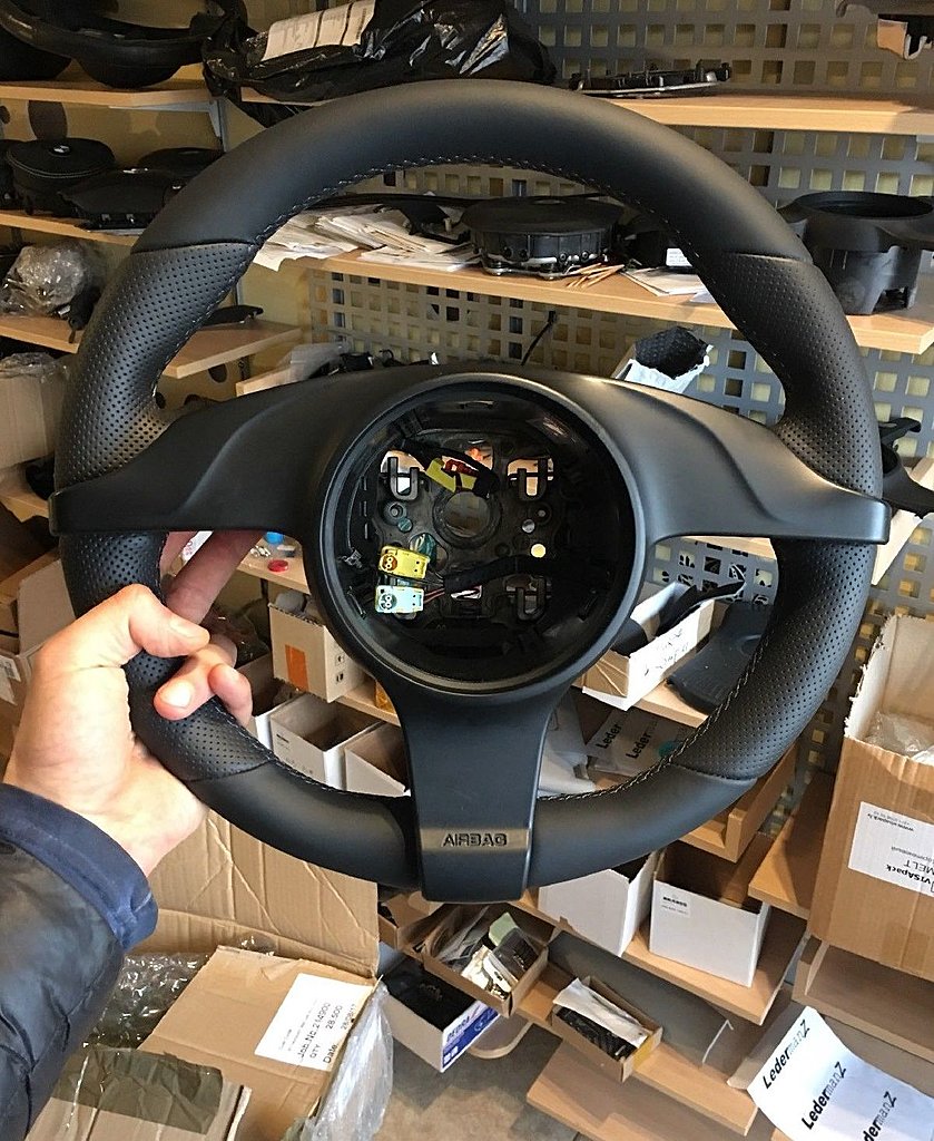 Click image for larger version

Name:	Ledermanz steering wheel.jpg
Views:	50
Size:	282.0 KB
ID:	518035