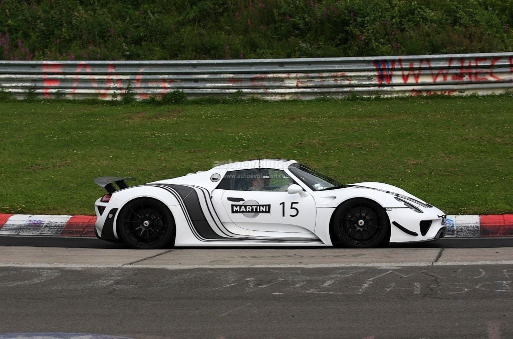 Porsche 918 Spied in Martini Livery