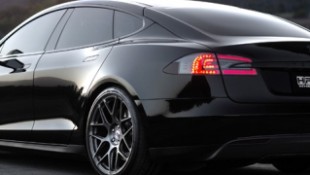 Photo of the Week: Black Lightning Model S