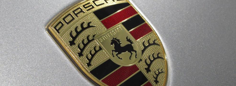 2012-Porsche-911-Crest-slider