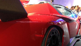 Lamborghini Veneno Roadster Sends Sonic Blast through 2014 International CES