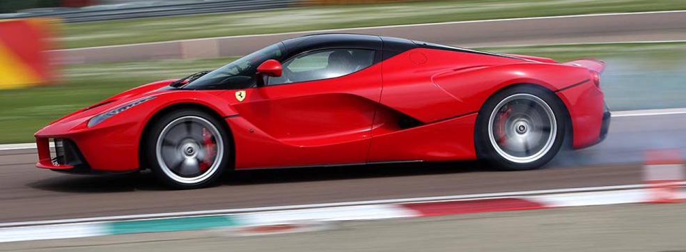 Ferrari-LaFerrariCHReview-slider