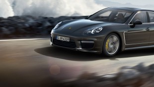 Drag Race: Porsche Panamera Turbo S vs. Ariel Atom Supercharged