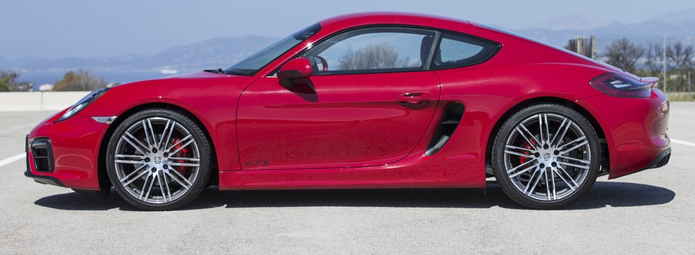 Autoblog Takes the Porsche Cayman GTS for a Quick Spin
