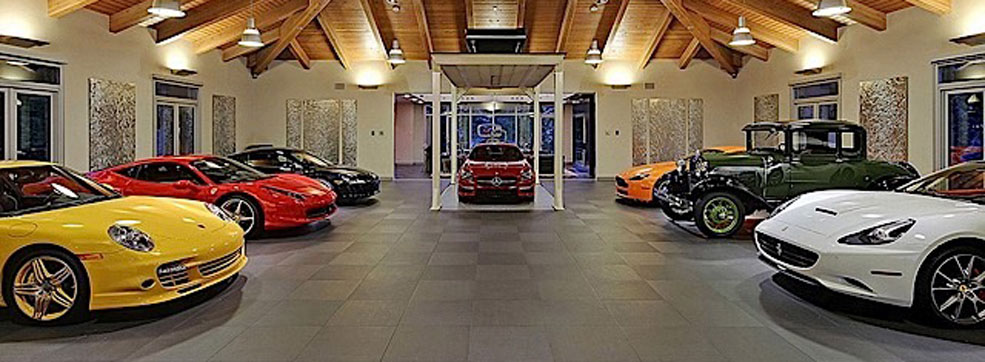 A-Home-With-a-16-Car-Garage-16
