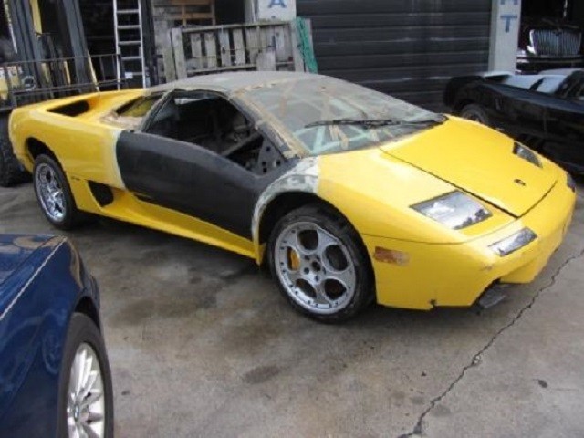 This Damaged Lamborghini is Only a Little Less Awesome Than It Used to Be