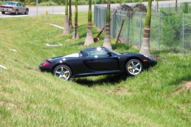687porsche-stuck-ditch