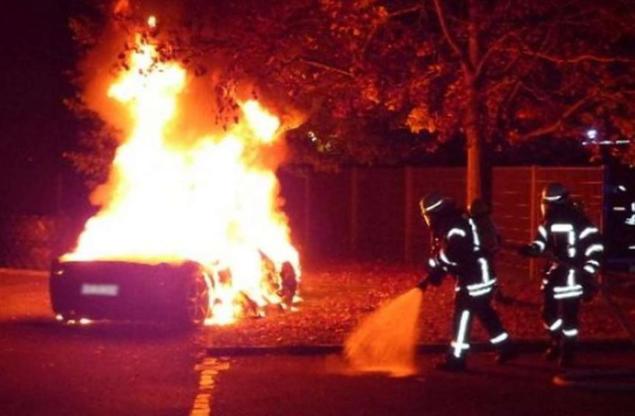 Because Ferraris Don’t Catch Fire Enough, Kid Sets His Own on Fire