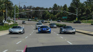 Six, No Seriously, Six Porsche 918 Spyders Together in the Wild