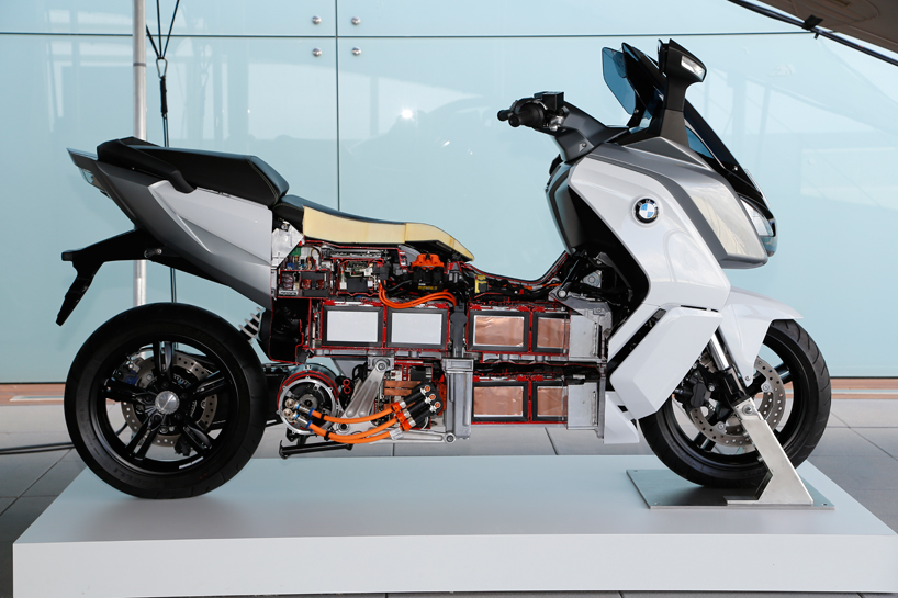 BMW-C-EVOLUTION_electric-motorcycle-designboom15