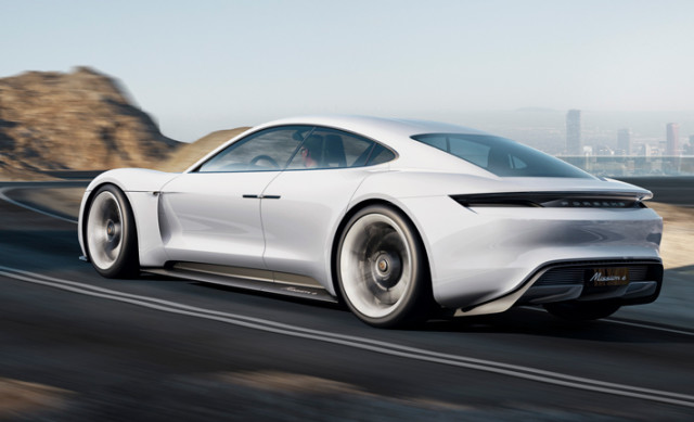 An iPhone Belongs in Your Pocket, Not on the Road Says Porsche