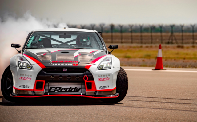 Nissan GT-R Sets 190 MPH Controlled Drift Record