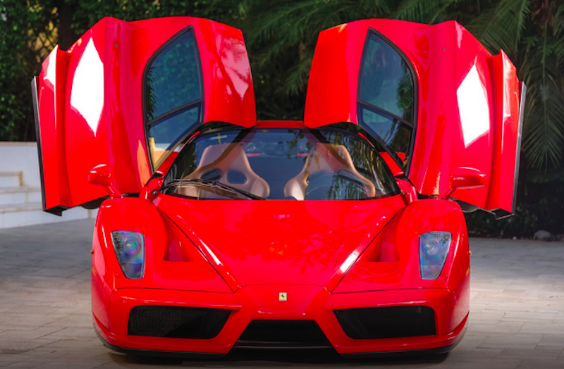 tommy-hilfiger-ferrari-enzo-3