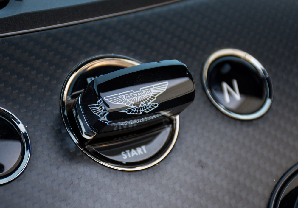 aston-martin-vanquish-volante-12
