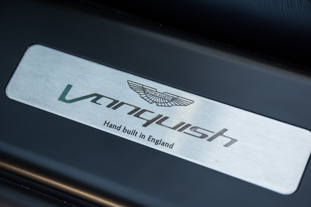 aston-martin-vanquish-volante-14