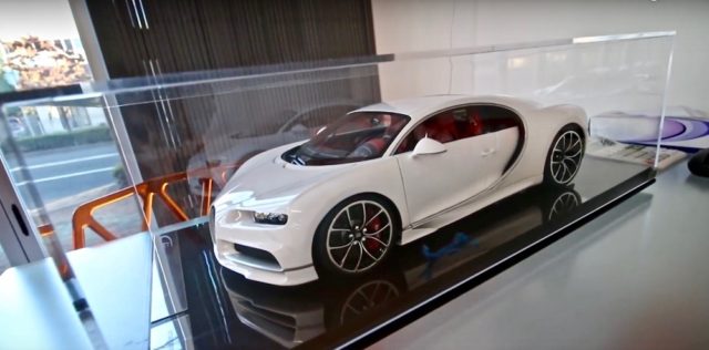 Bugatti Chiron Owner Receives Diecast Model Ahead of Delivery