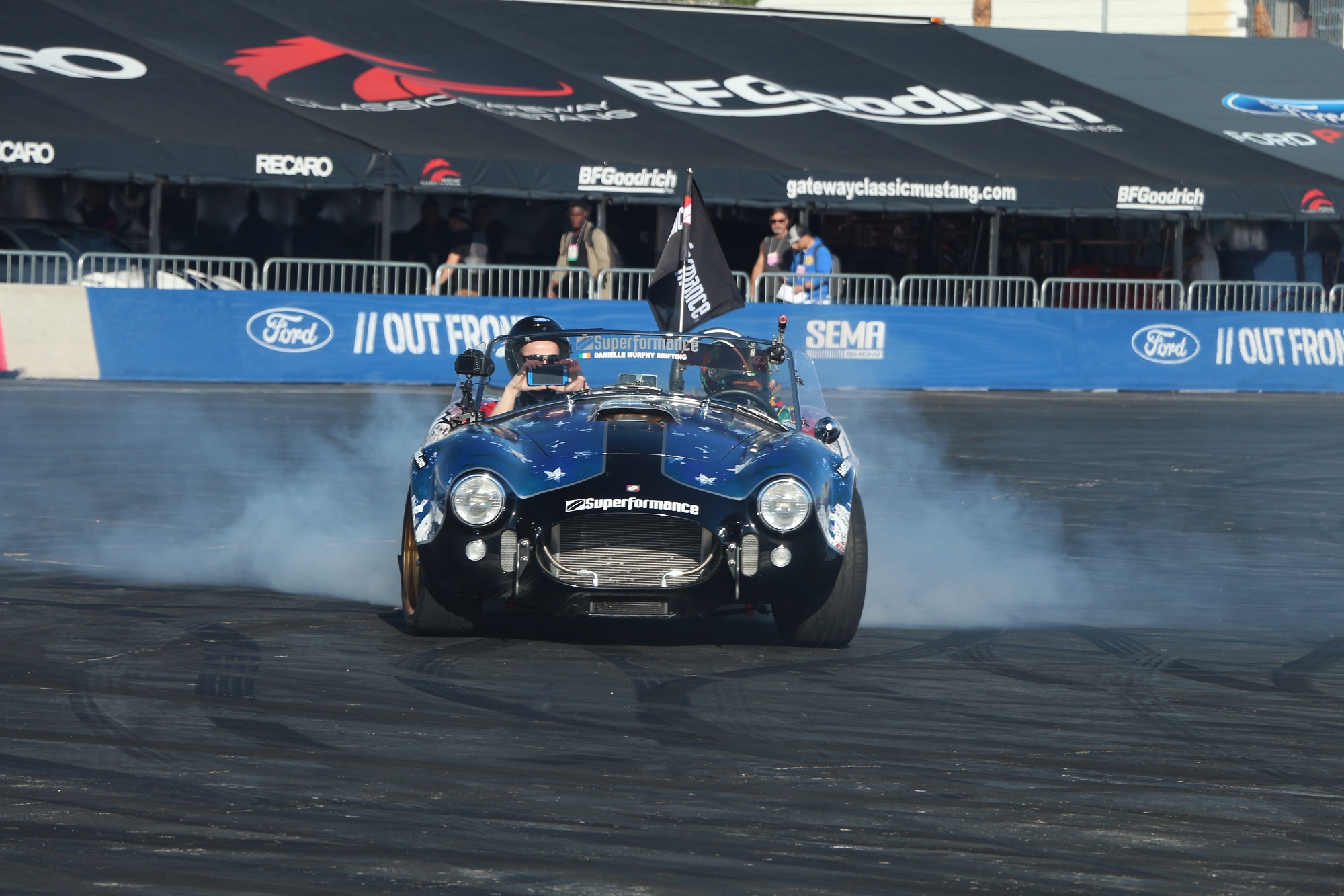 6SpeedOnline.com SEMA 2017 Superformance Hillbank V's Performance Ford MKIII Cobra Drift Drifting Sideshow