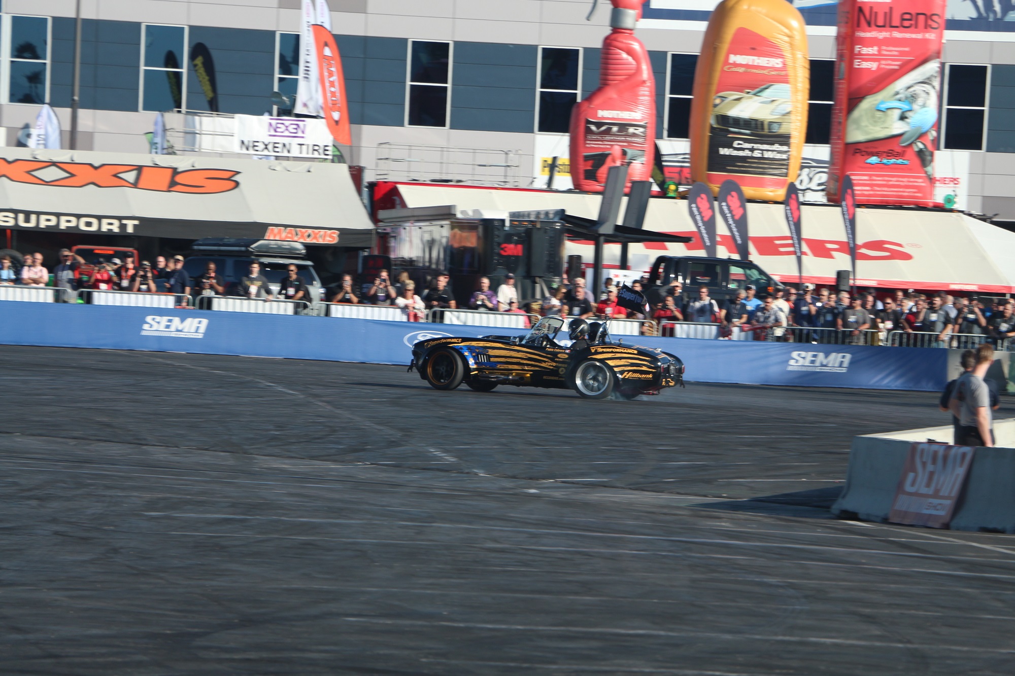 6SpeedOnline.com SEMA 2017 Superformance Hillbank V's Performance Ford MKIII Cobra Drift Drifting Sideshow