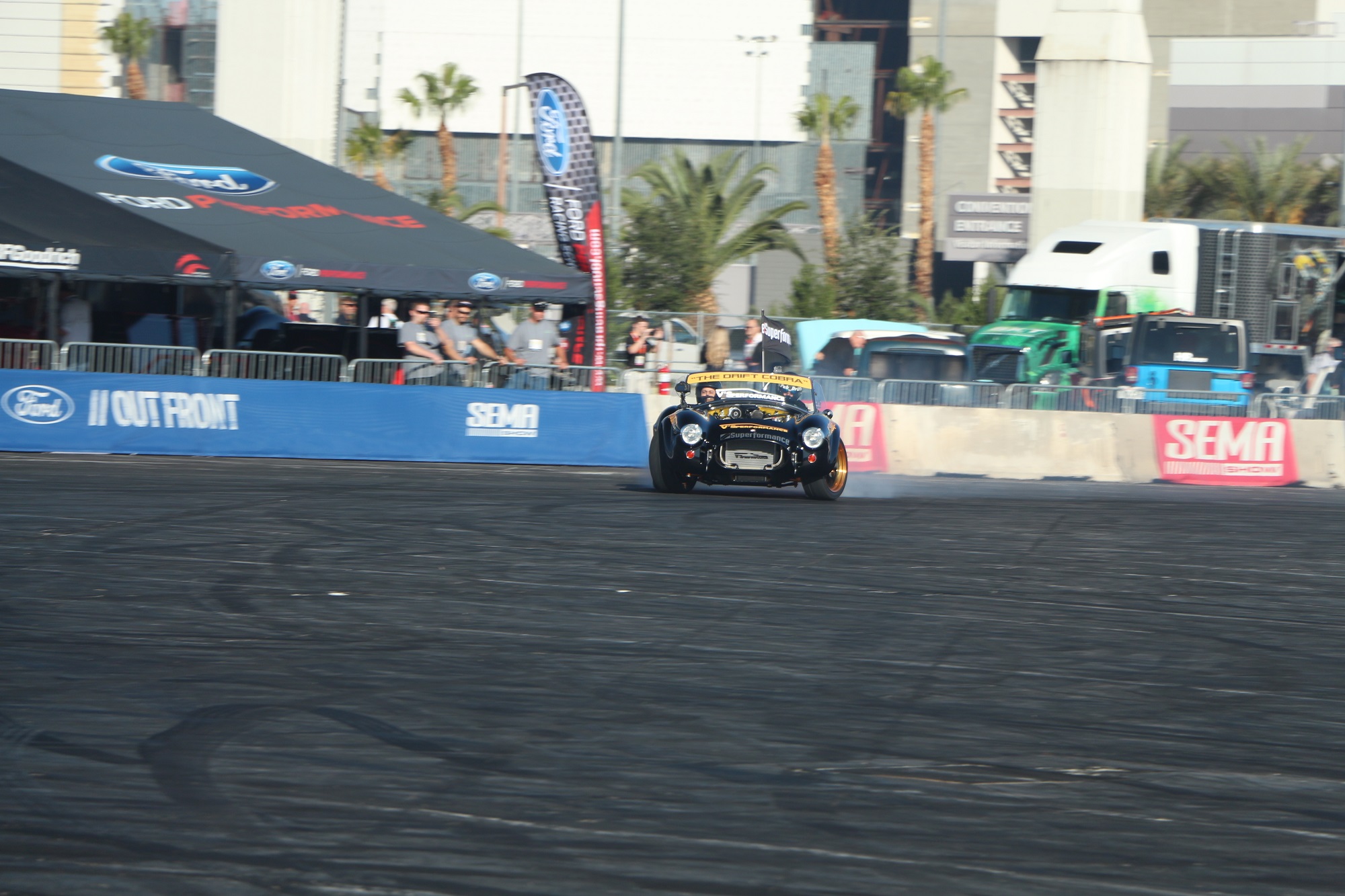 6SpeedOnline.com SEMA 2017 Superformance Hillbank V's Performance Ford MKIII Cobra Drift Drifting Sideshow