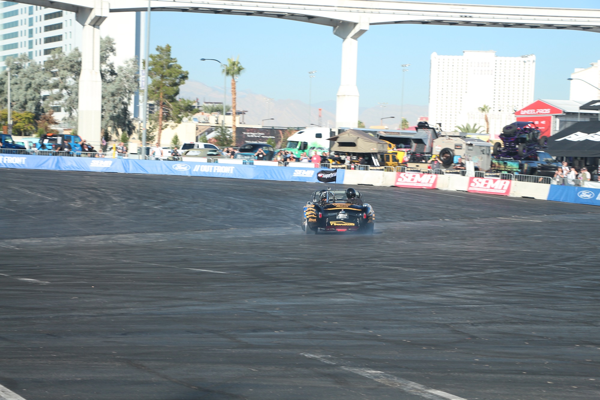 6SpeedOnline.com SEMA 2017 Superformance Hillbank V's Performance Ford MKIII Cobra Drift Drifting Sideshow