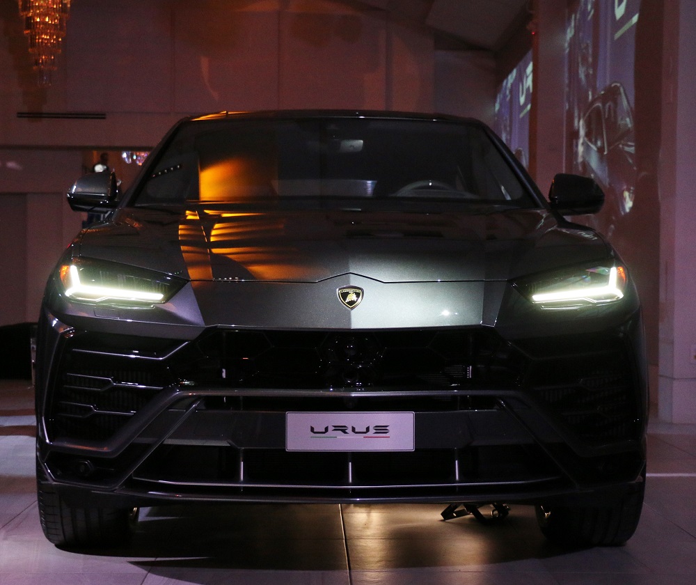 Lamborghini Houston Privately Reveals Urus to Clients