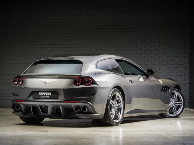 Ferrari GTC4 Lusso T vs. Porsche 911 GT3 RS 4.0
