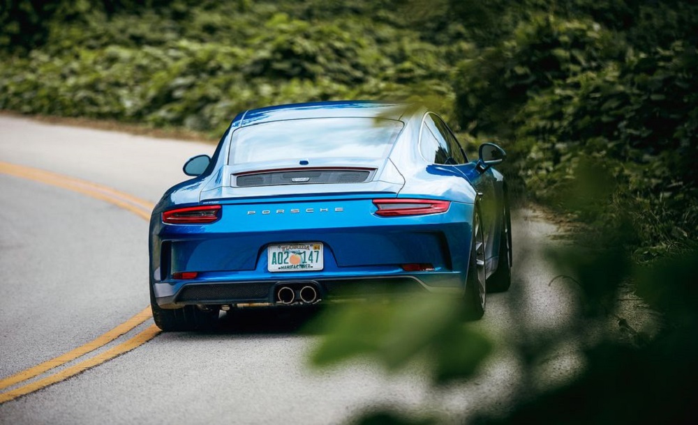 6speedonline.com 2018 Porsche 911 GT3 Battles Aston Martin Vantage and Mercedes-AMG GT C