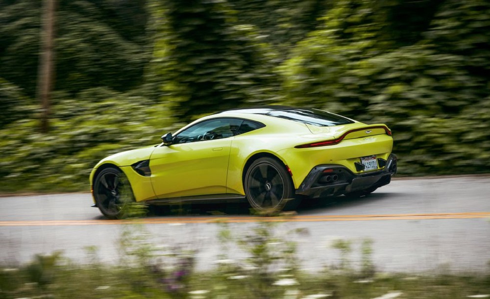 6speedonline.com 2018 Porsche 911 GT3 Battles Aston Martin Vantage and Mercedes-AMG GT C