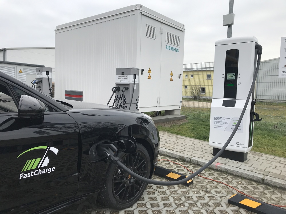 Porsche FastCharge Ultra-high-power Electric Vehicle Charging Taycan