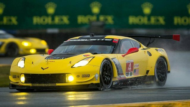 DAILY SLIDESHOW: How Professional Drivers Attack the Rain