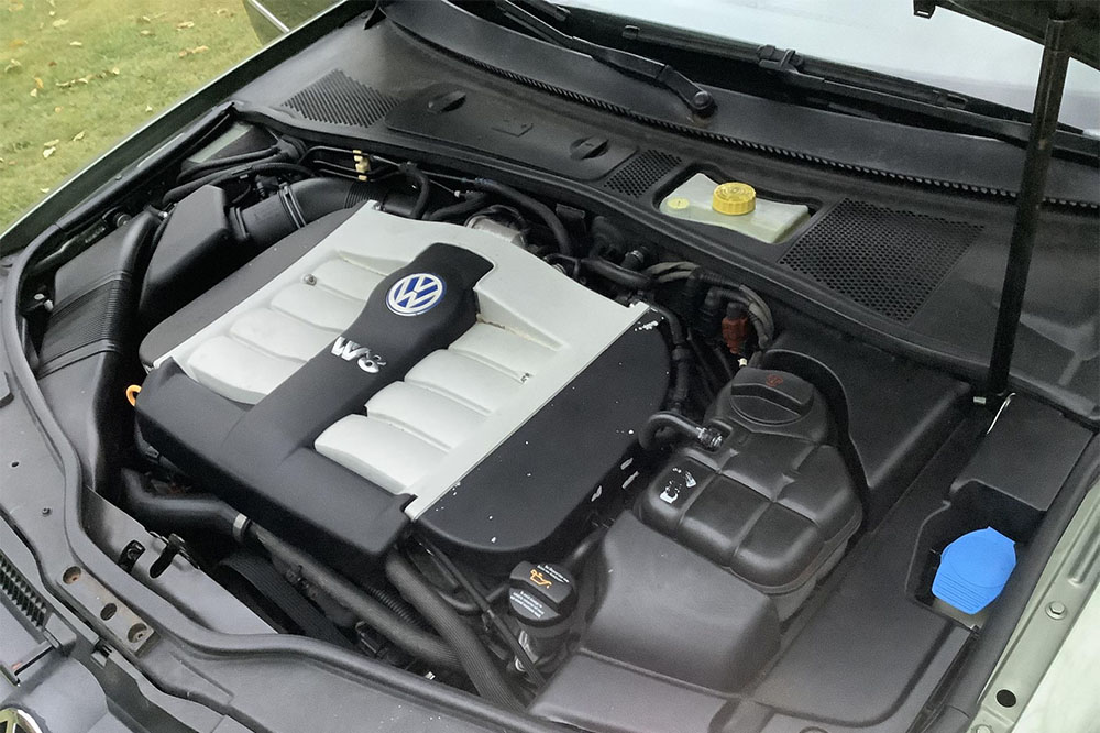 Volkswagen Passat W8 Engine